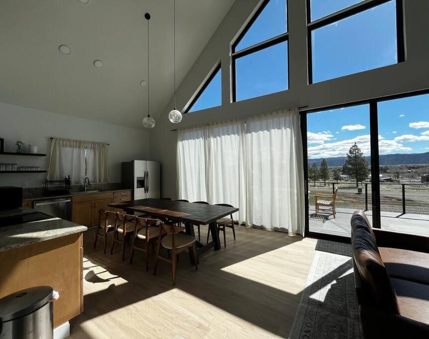 Willa Red Rock Retreat Stunning Floor To Ceiling Views Hatch Zewnętrze zdjęcie