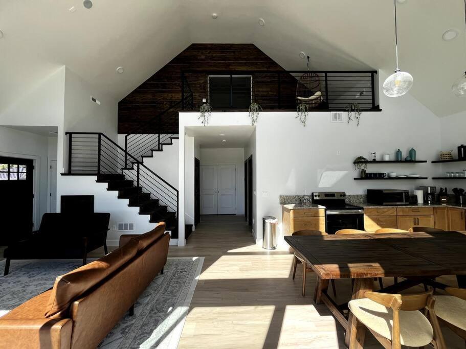 Willa Red Rock Retreat Stunning Floor To Ceiling Views Hatch Zewnętrze zdjęcie